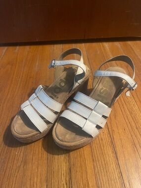 Hush Puppies Cream Strappy Sandal with box Cork Heel size 9